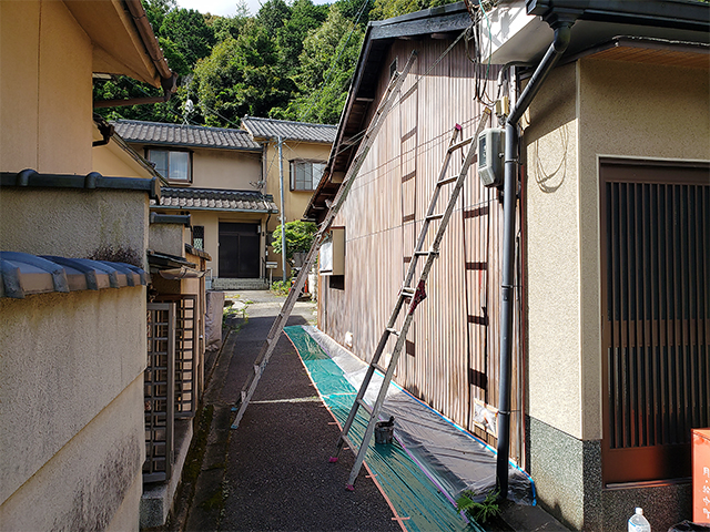 京都市東山区　戸建て賃貸物件の屋根・外壁塗装①
