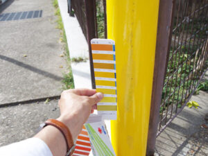 京都市山科区にて道路コーナーポールの塗装 施工前