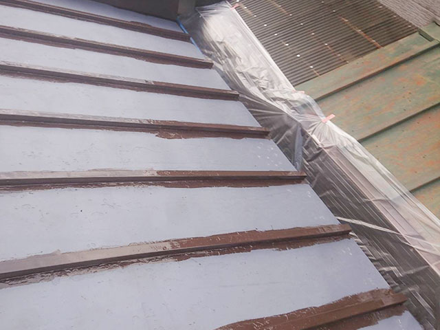 京都市北区　賃貸平屋屋根塗装工事　③（上塗り編）