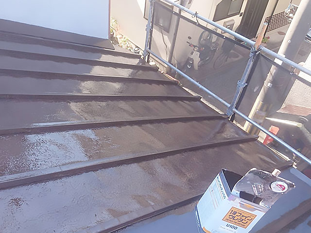 京都市北区　賃貸平屋屋根塗装工事　③（上塗り編）