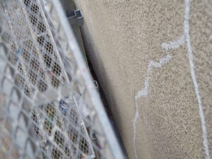 京都市下京区で外壁塗装工前のコーキング作業〈戸建て住宅〉