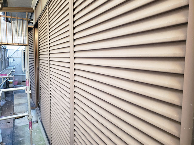 京都府城陽市　戸建て外壁塗装工事　⑧（雨戸塗装編）