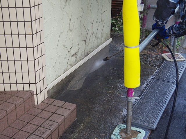 大阪府枚方市　店舗の外壁塗装工事　①（高圧洗浄編）