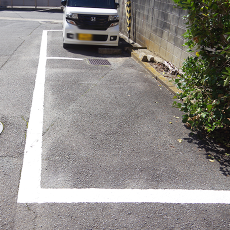 京都市山科区にて西側の塗装作業〈マンションのガレージライン引き〉
