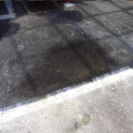 京都市山科区にて日当たりが悪い路面の塗装作業〈マンションのガレージライン引き〉