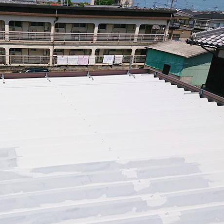 滋賀県守山市　⑥　K様　倉庫の折板屋根塗装工事（上塗り塗装編）