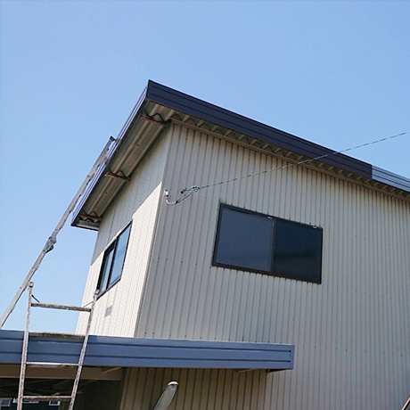 滋賀県守山市　④　K様　倉庫の折板屋根塗装工事（屋根枠塗装編）