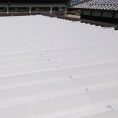 滋賀県守山市　⑥　K様　倉庫の折板屋根塗装工事（上塗り塗装編）