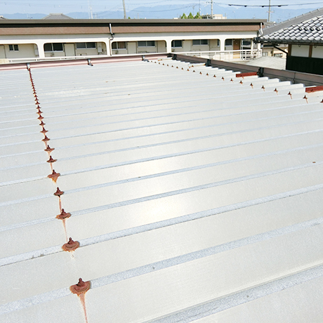 滋賀県守山市にて現地調査〈倉庫の折板屋根塗装〉