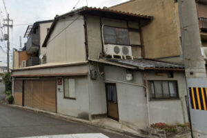 京都市右京区での店舗外壁塗装現場の施工前の外観
