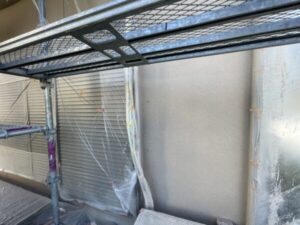 京都市山科区にて外壁塗装のモルタル外壁の吹き付け下塗りの完成後
